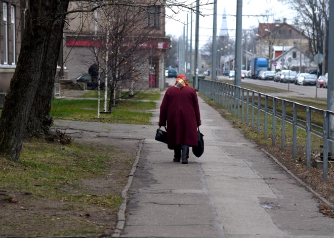 Krievijas pensionāri Latvijā nav saņēmuši pensijas arī par otro ceturksni