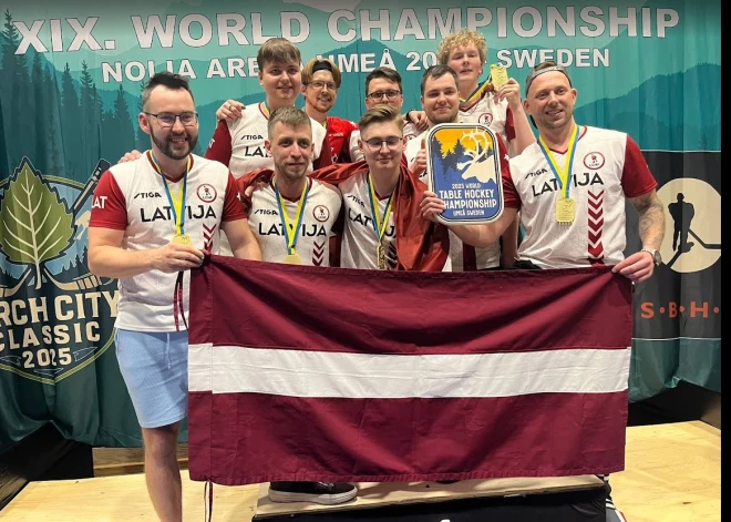 Malači! Latvijas sportisti triumfē Pasaules čempionātā galda hokejā