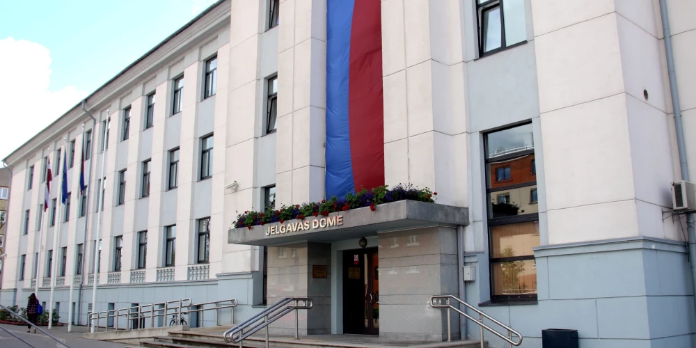 Partiju "Suverēnā vara" un "Apvienība jaunlatvieši" kopīgajā sarakstā iekļautais deputāta amata kandidāts Raimonds Lejnieks-Puķe tiesā pārsūdzējis Centrālās vēlēšanu komisijas (CVK) lēmumu nepārskatīt vēlēšanu rezultātus Jelgavas novadā.