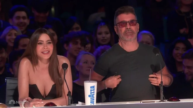 Sofija Vergara un Saimons Kauels šovā “America’s Got Talent” šā gada jūnijā.