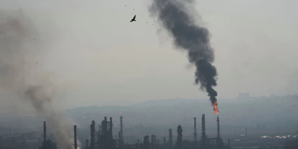 Irāna signalizē par vēlmi pārtraukt karadarbību.