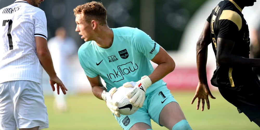 Latvijas futbola vārtsargs Rihards Matrevics.