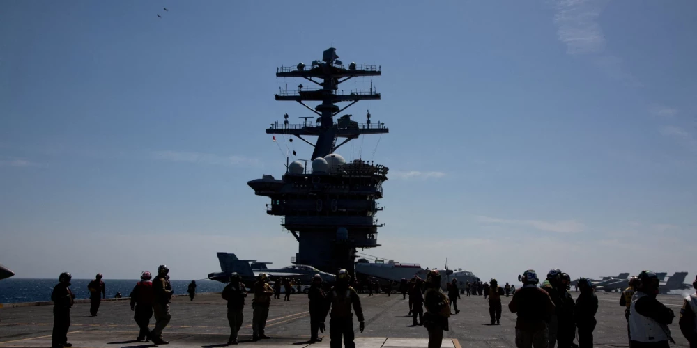 ASV aviācijas bāzes kuģis "Nimitz".
