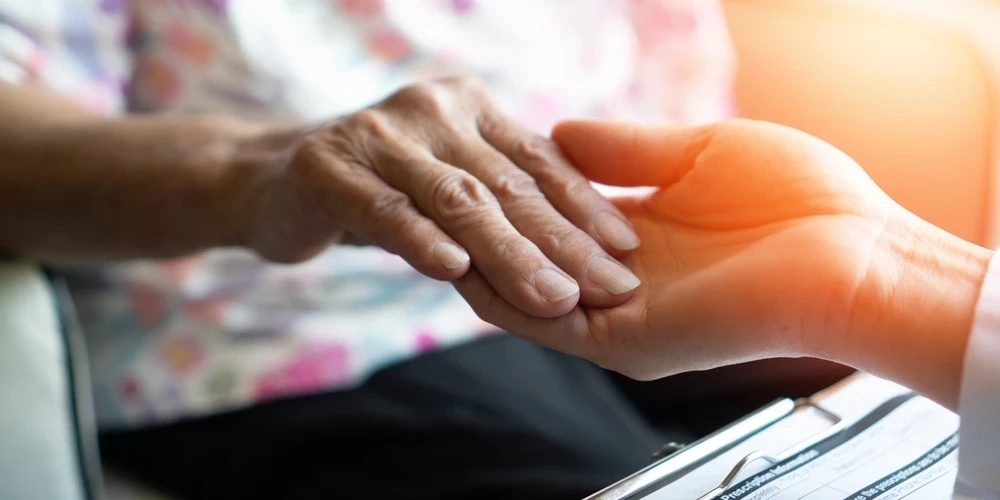 Valsts apmaksāts paliatīvās aprūpes pakalpojums dzīvesvietā Latvijā tika ieviests pērn.