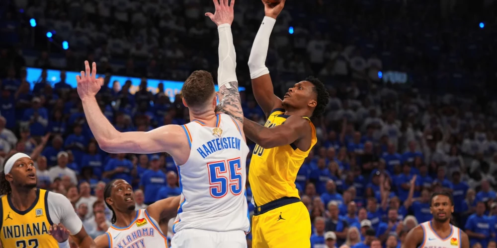 Oklahomasitijas "Thunder" pirmdien Nacionālās basketbola asociācijas (NBA) finālsērijas piektajā spēlē uzveica Indiānas "Pacers" un sērijā līdz četrām uzvarām izvirzījās vadībā ar 3-2.