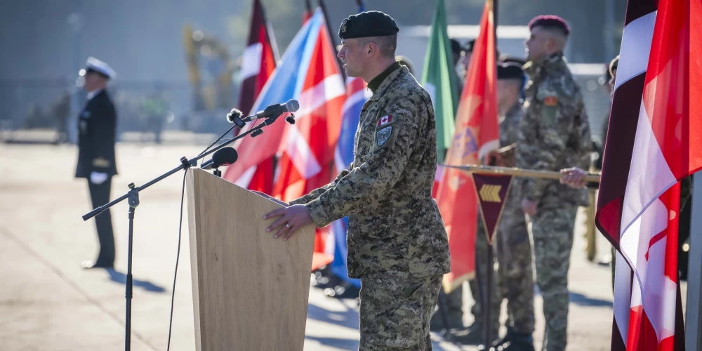 Ceturtdien, 26. jūnijā, militārajā bāzē “Ādaži” notiks NATO daudznacionālās brigādes Latvijā komandiera maiņas ceremonija, kuras laikā pulkvedi Sedriku Aspiro (Cédric Aspirault) amatā nomainīs  pulkvedis Kristofers Rīvss (Kristopher Reeves).