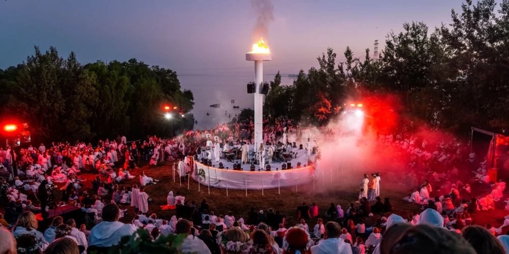 Grupa "Tautumeitas" aicina savus klausītājus uz tikšanos "Rītausmas koncertrituālā" jau šajā nedēļas nogalē, naktī no 20. uz 21. jūniju. 