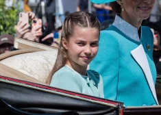 Fani sajūsmā: princese Šarlote izskatās kā spoguļattēls vienam no karaliskās ģimenes locekļiem