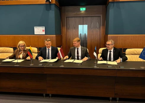 Eiropas Savienības Enerģētikas ministru padomes sanāksmes ietvaros Luksemburgā, Latvijas klimata un enerģētikas ministrs Kaspars Melnis kopā ar Lietuvas, Igaunijas un Polijas kolēģiem parakstīja saprašanās memorandu par sadarbību kritiskās enerģētikas infrastruktūras aizsardzībā un noturībā.