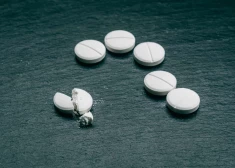 Policija jaunietim konfiscē marihuānu un vairāk nekā 5000 MDMA tablešu; sākts kriminālprocess