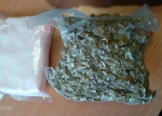 Policija jaunietim konfiscē marihuānu un vairāk nekā 5000 MDMA tablešu; sākts kriminālprocess
