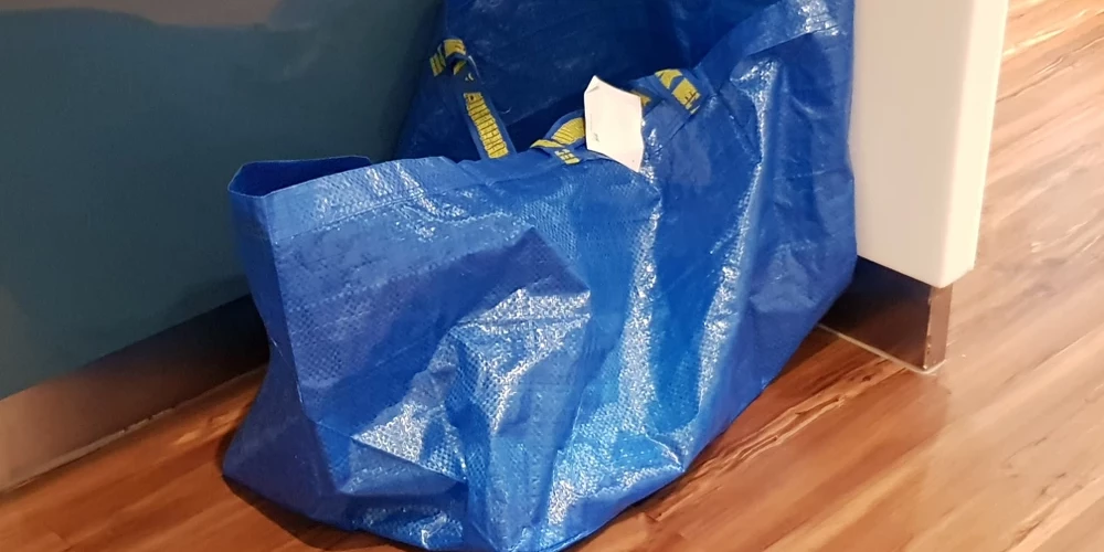 IKEA pārvērta vienkāršo iepirkumu maisiņu par kultūras un estētikas simbolu, kas spēcīgi rezonēja ar Z un mileniāļu paaudžu izpratni par luksusu. 