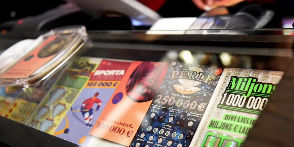 Līdz šim Latvijā lielāko "Eurojackpot" laimestu gandrīz 760 tūkstošu eiro apmērā laimēja kāds rīdzinieks 2024. gada augustā.