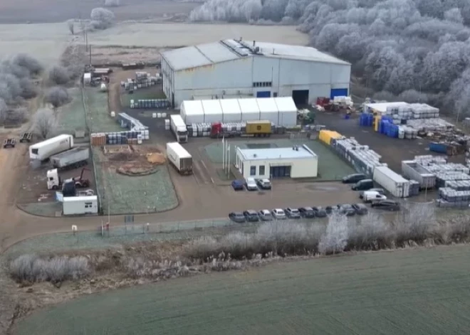 Saldus pusē iedzīvotājiem traucē zivju ražotnes "Reneta" radītā smaka: rosina atkārtoti apturēt darbību