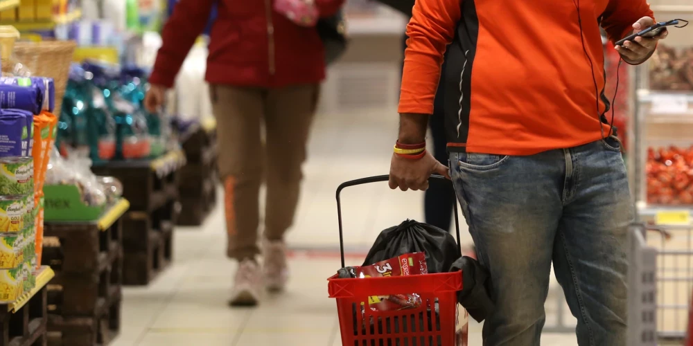 Valdība sper nākamo soli regulējuma pilnveidē - paredz ieviest jaunu cenu salīdzināšanas rīku. Savukārt cenu izmaiņas veikalu plauktos varētu redzēt jau šomēnes.