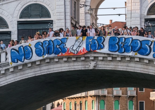 "Mēs bloķēsim kanālus!" Protestanti draud izjaukt Džefa Bezosa grandiozās kāzas Venēcijā