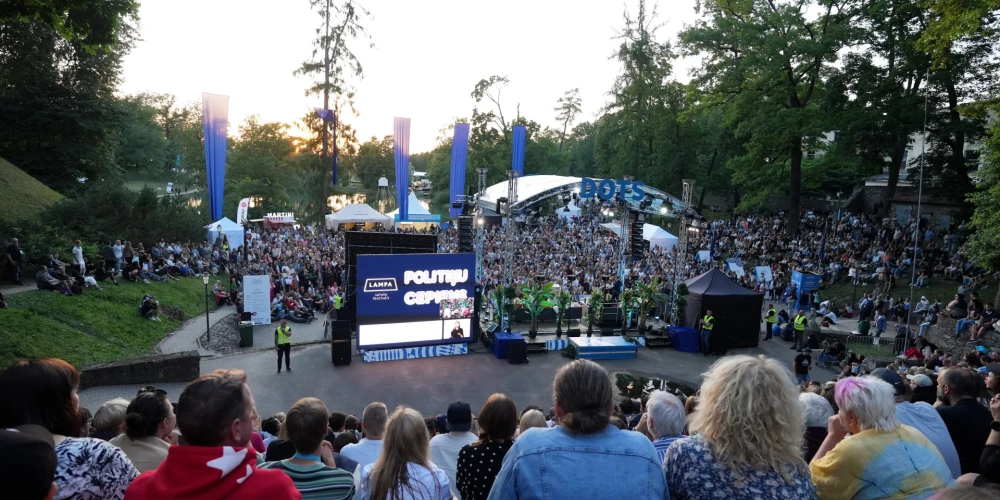 Sarunu festivāls "LAMPA" Cēsu pils parkā.