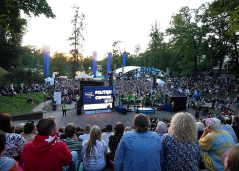 Sarunu festivāls "LAMPA" Cēsu pils parkā.