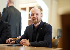 Dzimšanas dienu svin deputāts Andris Šuvajevs - sveicam viņu un pārējos gaviļniekus!