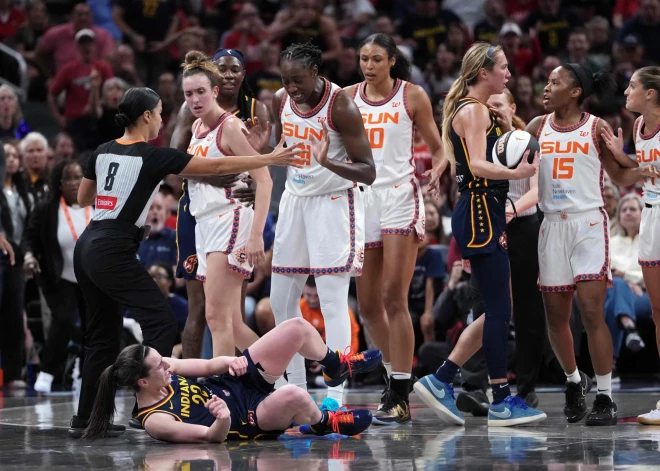 VIDEO: Emocijas sit augstu vilni arī sieviešu basketbolā. Bijusī TTT spēlētāja pagrūž WNBA zvaigzni