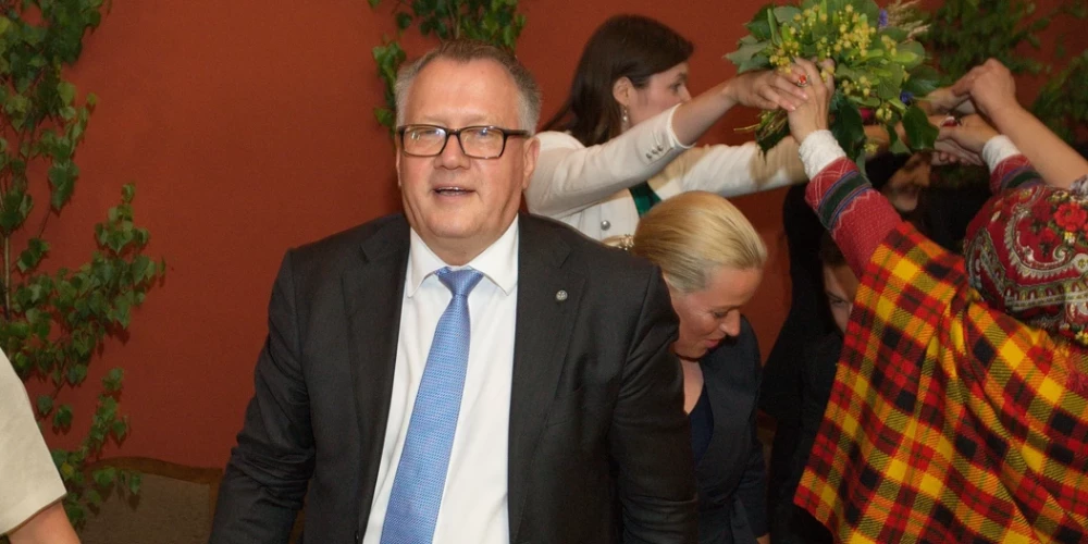 ZZS frakcijas vadītājs, deputāts Harijs Rokpelnis ir reaģējis uz LDDK prezidenta Andra Bites publicēto stāstu par ministriju darbu ar atvainošanos. Viņš galvenokārt vaino Arvila Ašeradena vadīto Finanšu ministriju. 