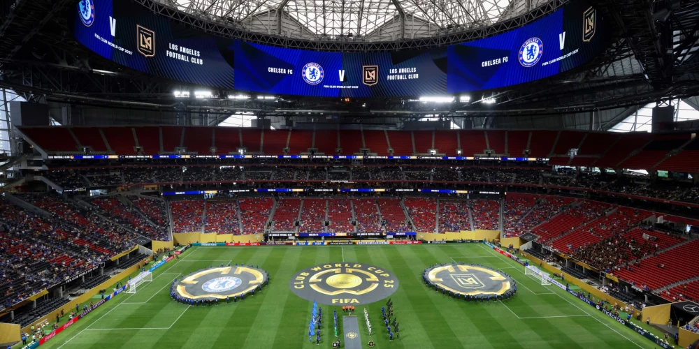 Pustukšais Atlantas stadions Londonas "Chelsea" un "Los Angeles" spēlē.