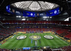 Tribīnēs svilpo vējš. Kamēr FIFA lepojas ar pārdoto biļešu skaitu, komandām jāizbauda dīvaina atmosfēra