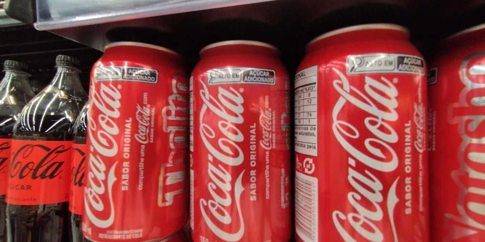 Neskatoties uz uzņēmumu aiziešanu no Krievijas tirgus, to produkti šeit bieži vien joprojām ir pieejami, piemēram “Coca-Cola”. 