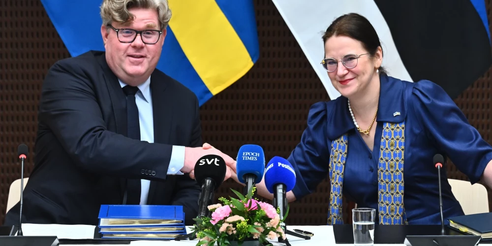 Igaunijas tieslietu un digitālo lietu ministre Līza Pakosta un Zviedrijas tieslietu ministrs Gunnars Stremmers trešdien parakstīja līgumu, saskaņā ar kuru Zviedrija nomās cietuma kameras Igaunijā.