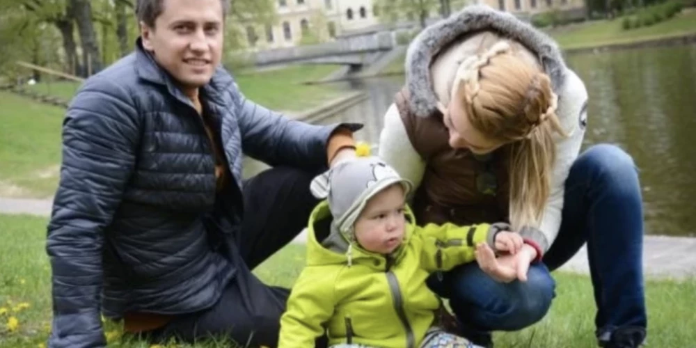 Pāvels Prilučnijs un Agate Muceniece ar dēlu Rīgā pirms daudziem gadiem.