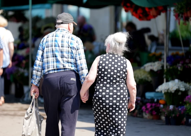 Bāzes pensiju nolemts ieviest tikai cilvēkiem no 85 gadu vecuma