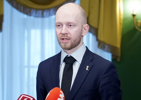 Partijas "Progresīvie" Saeimas frakcijas vadītājs Andris Šuvajevs norāda, ka ZZS ir pārkāpuši koalīcijas līgumu.