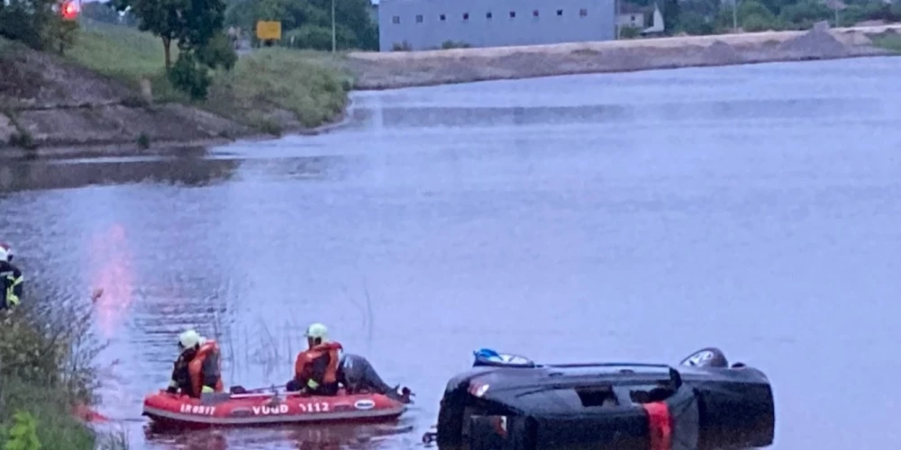 Pirmdienas vakarā Ogrē kāds “bembists” bija nolēmis kļūt par amfībijas vadītāju.