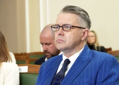 Saeima no amata atbrīvo tiesībsargu Juri Jansonu