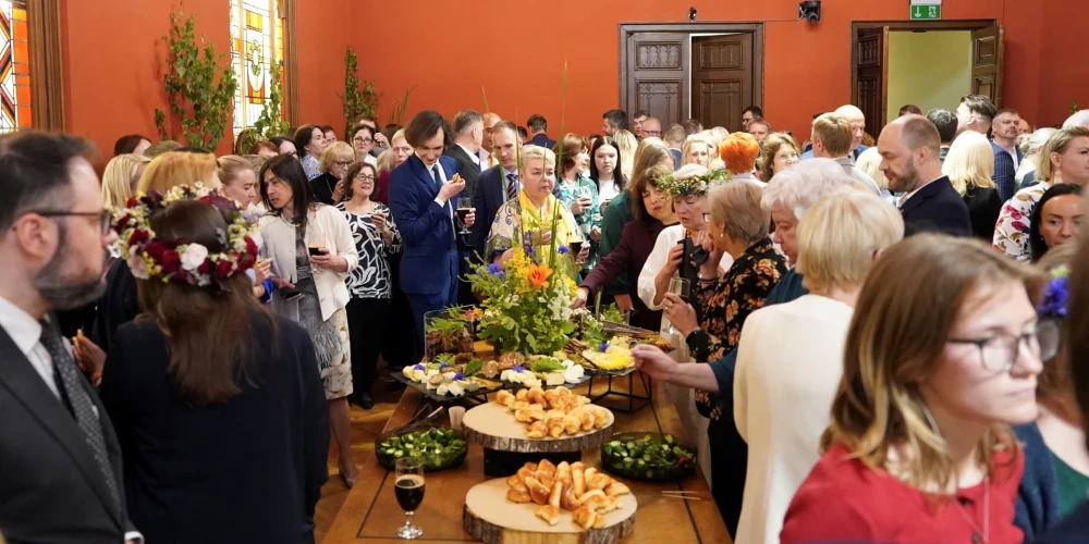 Jāņu ielīgošanas pasākums Saeimā.