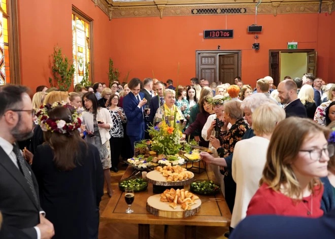 Jāņu ielīgošanas pasākums Saeimā.