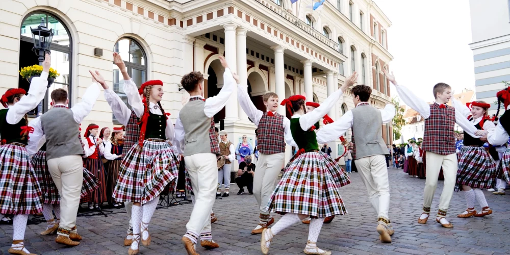 XIII Latvijas Skolu jaunatnes dziesmu un deju svētki norisināsies Rīgā no 5.-13. jūlijam! 