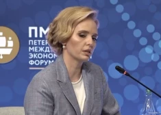 Kamēr Putins Ukrainā izvērš asiņainu karu, viņa vecākā meita retu reizi parādās publikā un runā par "cilvēka uzlabošanu"