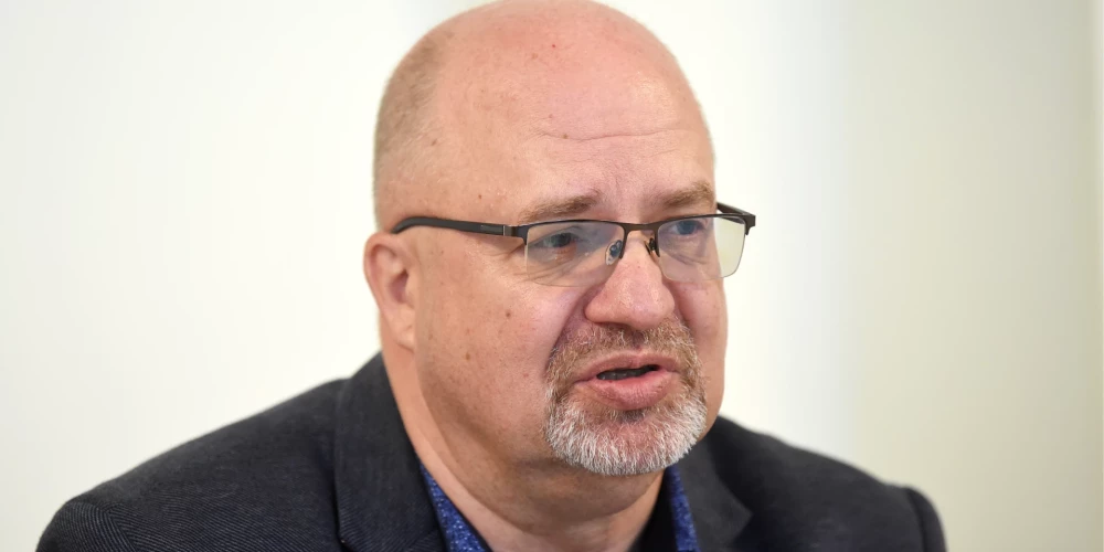  Ceturtdien par Valkas novada domes priekšsēdētāju sesto reizi ievēlēts Vents Armands Krauklis (Vidzemes partija).