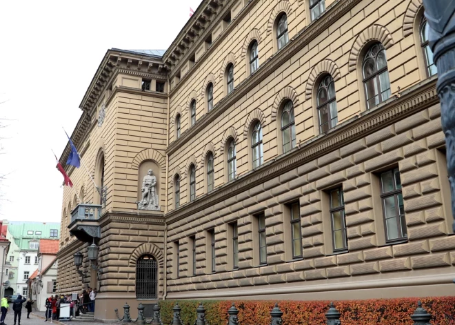 Saeimā šodien kaunina deputātus, kuri gada ietvaros sapelnījušies administratīvos sodus