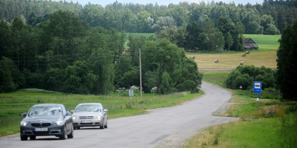 No 1.oktobra autovadītājiem ārējās sauszemes robežas šķērsošanai būs jāreģistrējas rindā elektroniski.