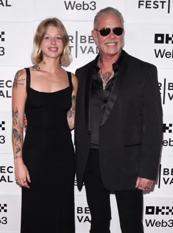 Marsela Hetfīlda ar savu slaveno tēti grupas “Metallica” līderi Džeimsu Hetfīldu šā gada 11. jūnijā Tribekas filmu festivālā Ņujorkā.