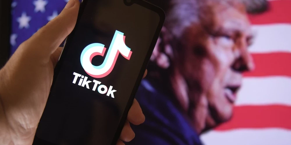 ASV prezidents Tramps vēl uz 90 dienām atliek "TikTok" darbības aizliegumu.