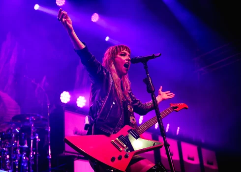 Halestorm piedāvā enerģisku šovu Rīgā.