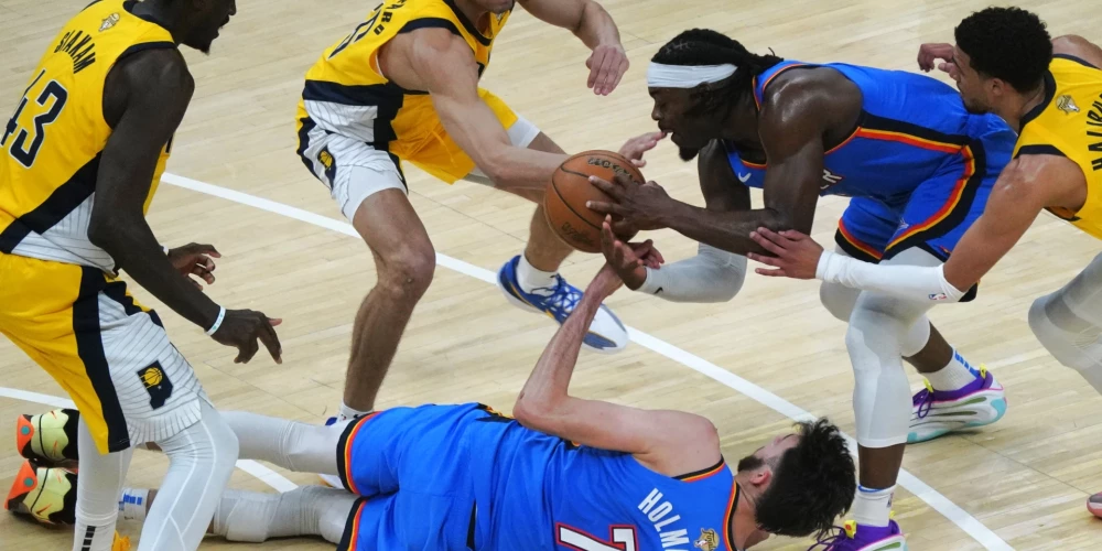 "Pacers" pārspēj "Thunder" un NBA finālsērijā panāk neizšķirtu.