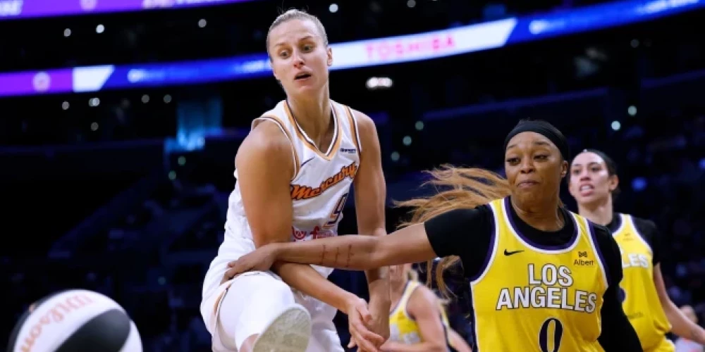 Kitija Laksa turpina spēlēt rezultatīvi WNBA.