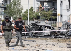 Izraēla turpina bombardēt Irānas militāros objektus