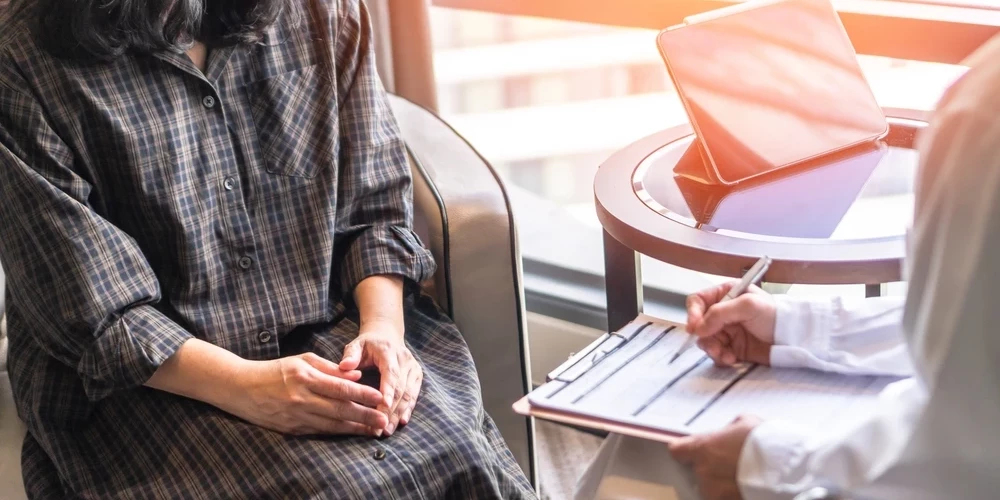 Sievietēm pēc 30 gadu vecuma uzaicinājums veikt dzemdes kakla vēža skrīningu tiks nosūtīts reizi piecos gados (līdzšinējo trīs gadu vietā)