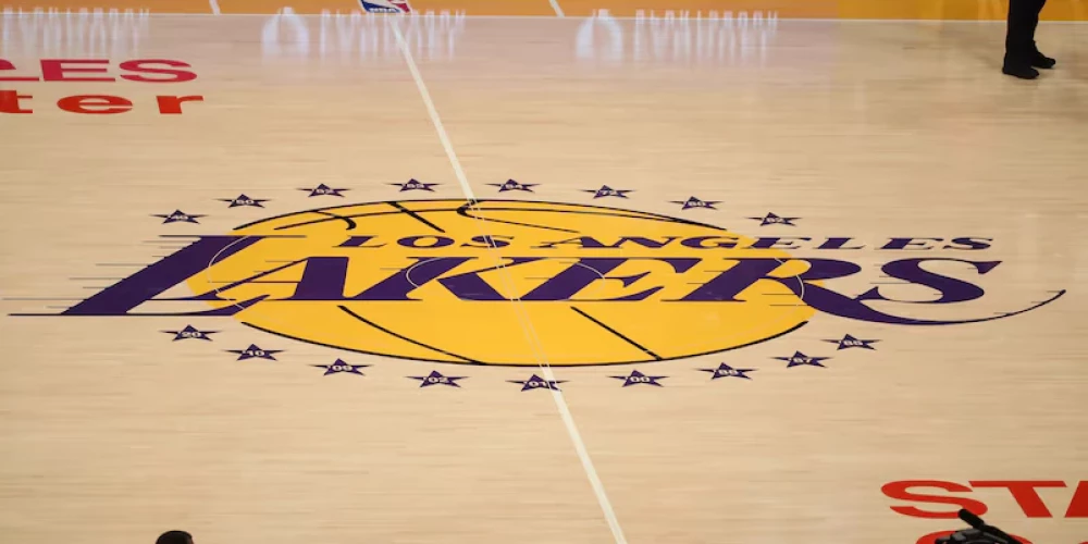 Losandželosas "Lakers" vismaz šobrīd ir dārgāk pārdotais klubs sportā.