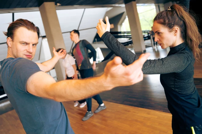 Izrādes "Orākuls" kustību mēģinājumā.